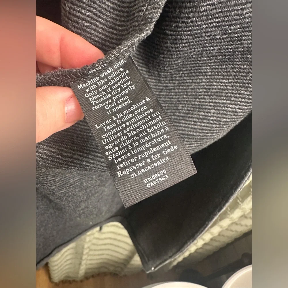 Nordstrom Mens shop robe size M/L
Grey 54% cotton 46% polyester 
Great condition - Picture 4 of 6